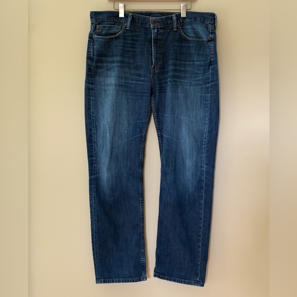 Levi’s Straight Denim Jeans with Authentic Wash: 514 Red tag
